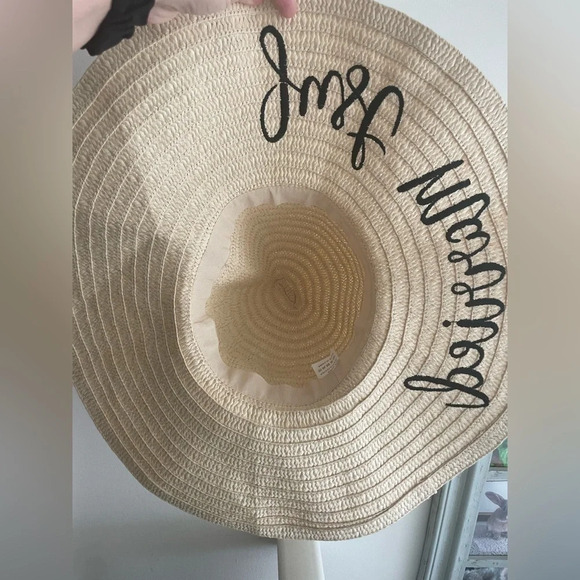 “Just Married” Floppy Straw Embroidered Sun Hat - Picture 3 of 4